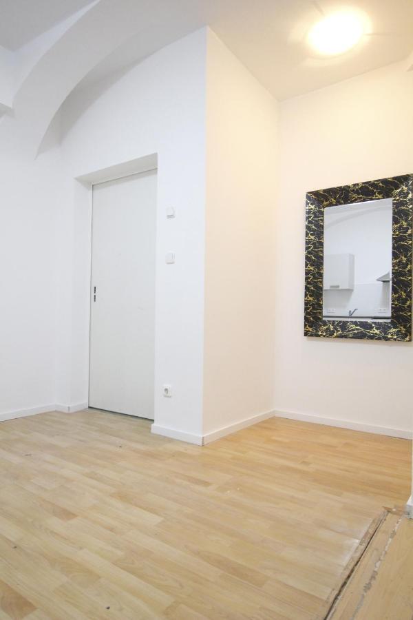 Comfort Triple Room Th Виена Екстериор снимка