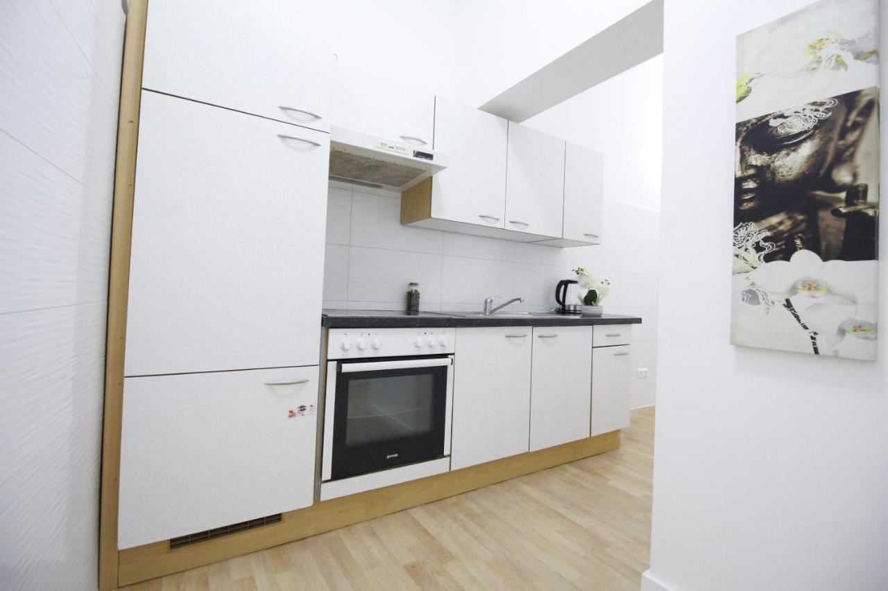 Comfort Triple Room Th Виена Екстериор снимка