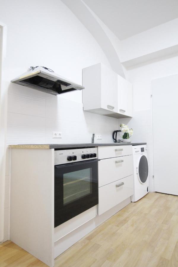 Comfort Triple Room Th Виена Екстериор снимка